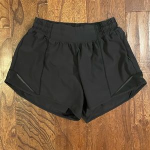 lululemon Hotty Hot Low-Rise Lined Short 4”